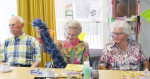 29. Het uitpakken van de cadeaus gaat maar door.